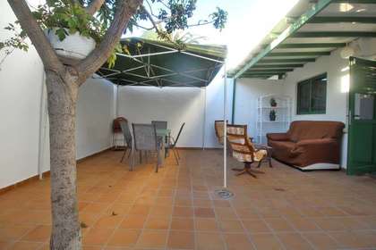 Casa a due piani in Playa Honda, San Bartolomé, Lanzarote. 
